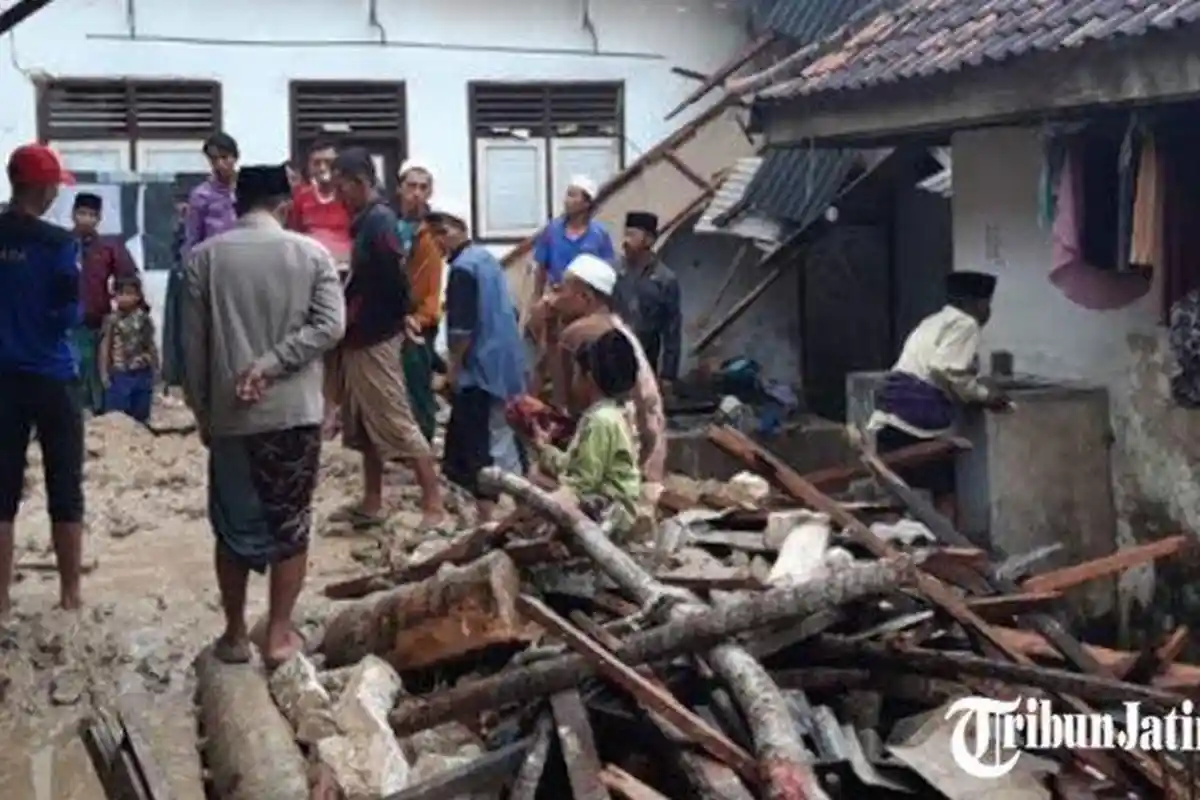 Sedang Tidur di Kamar, 5 Santriwati Ponpes Annidhamiyah Tewas seusai Tertimbun Tanah Longsor