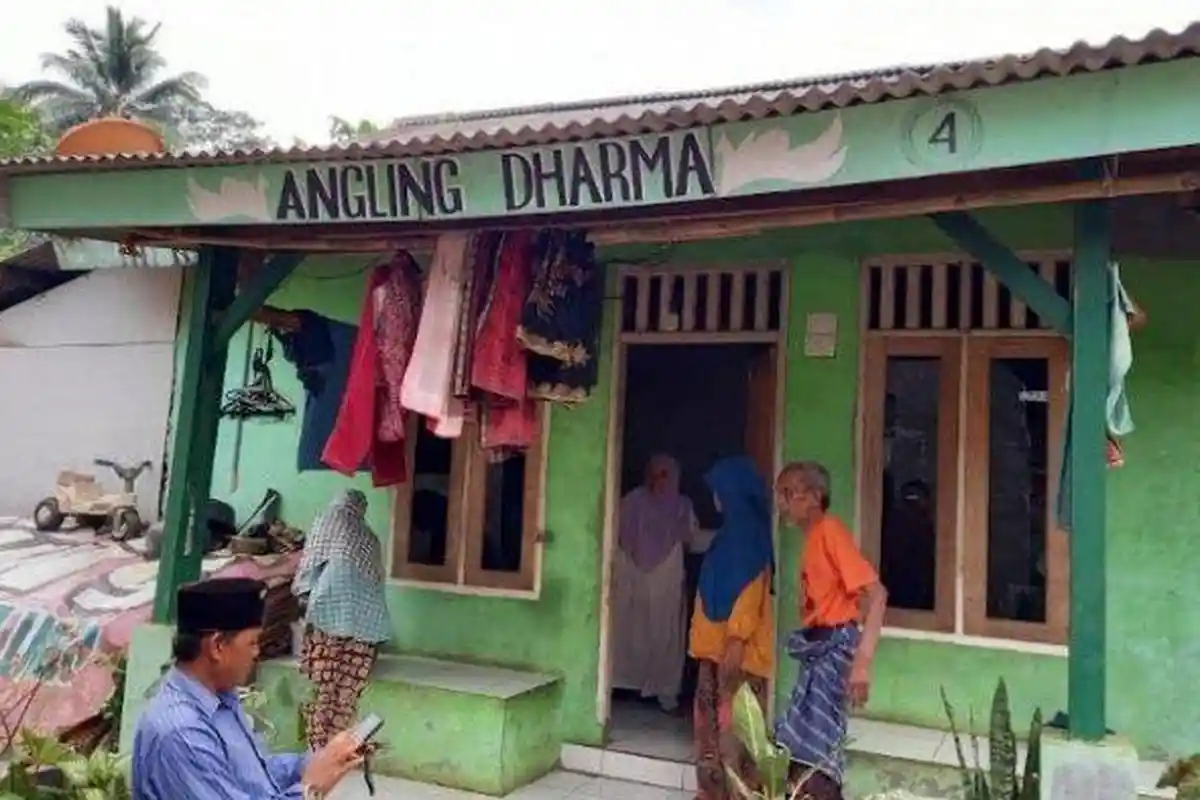 Penampakan Rumah Pengikut Kerajaan Angling Dharma Pandeglang, Punya Ciri Seragam, Pengikut Bangga