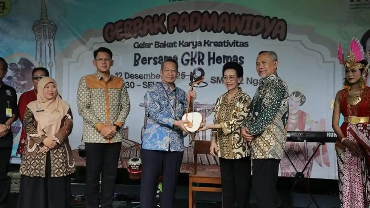 GKR Hemas Serahkan Bantuan Seperangkat Gamelan kepada SMAN 2 Ngaglik
