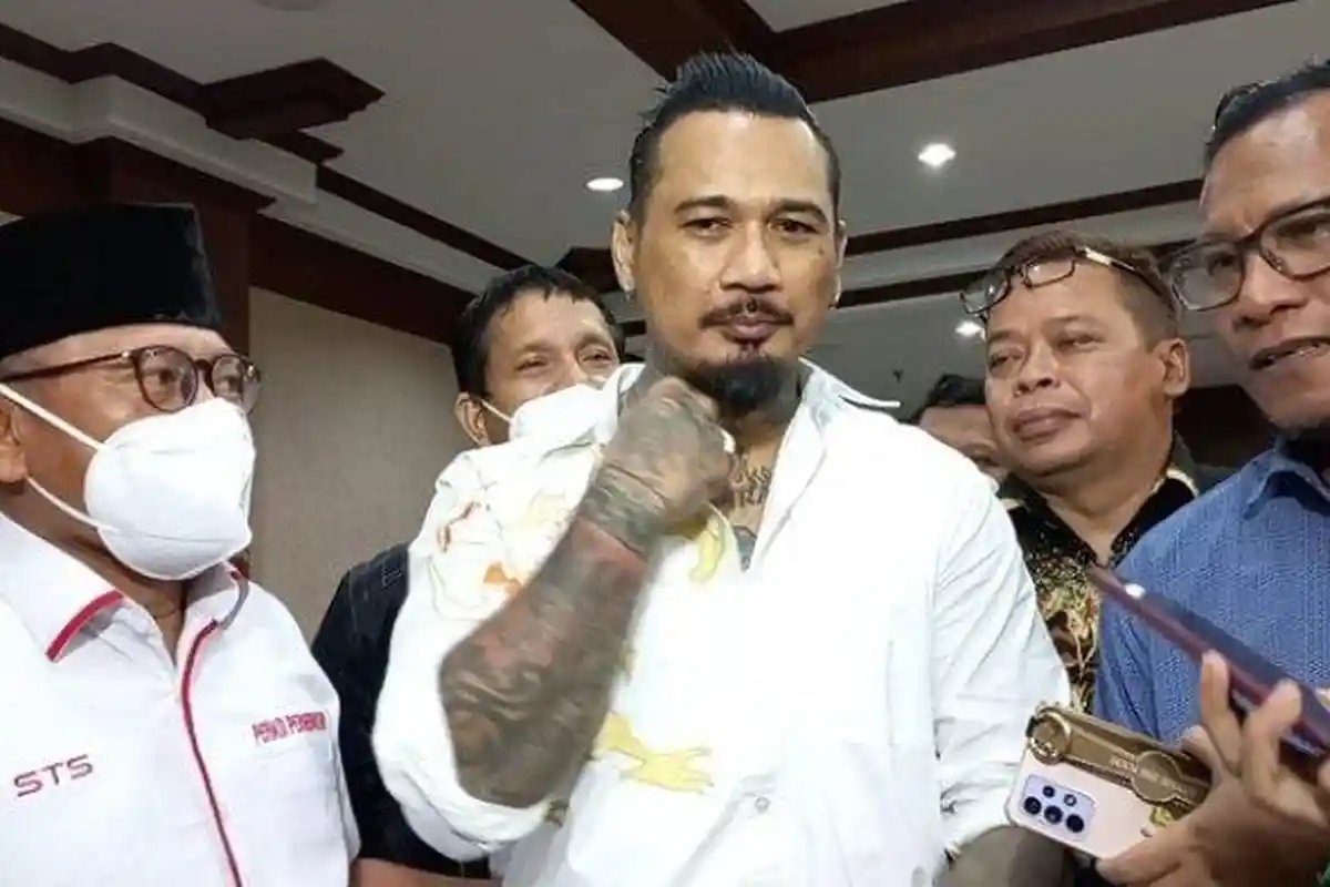 Jerinx SID Bacakan Nota Pembelaan, Tak Ingin Sang Istri Sengsara Jika Dirinya di Penjara