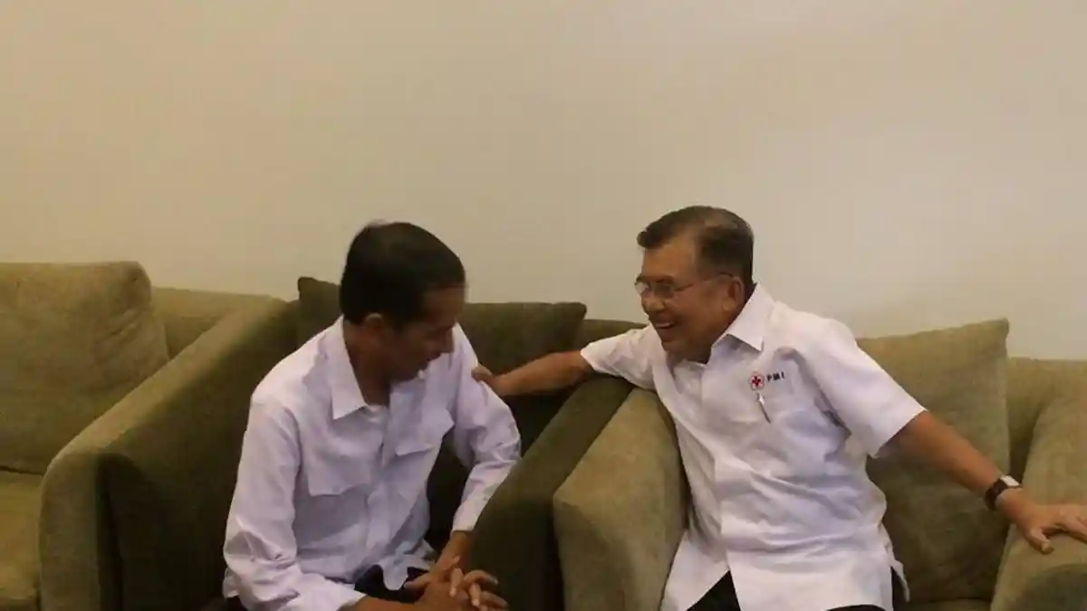 Jokowi-JK Kompak Berbatik Saat Datang ke KPU