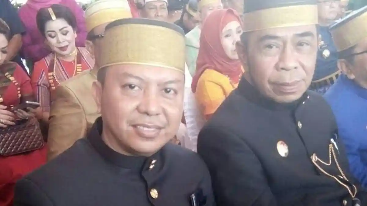 FOTO: Gaya Bupati dan Wabup Selayar Saat Hadiri HUT Sulsel