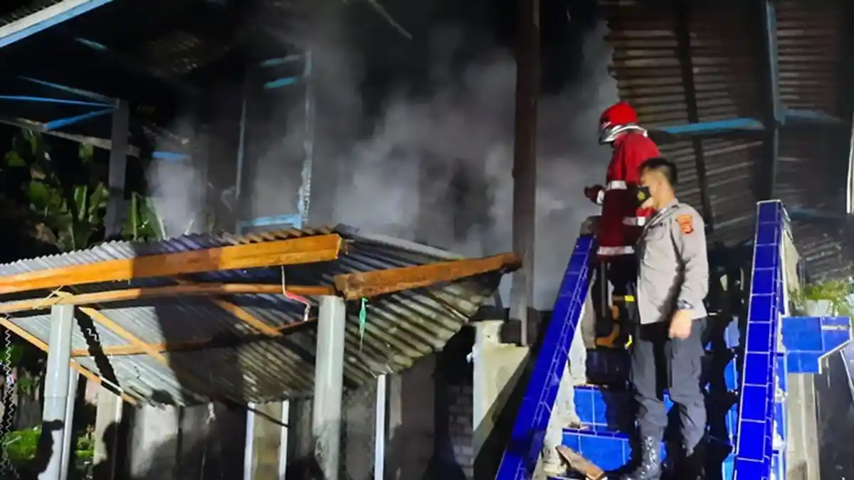 Rumah Panggung di Muara Enim Terbakar, Diduga Korsleting Listrik: Ada Suara Ledakan