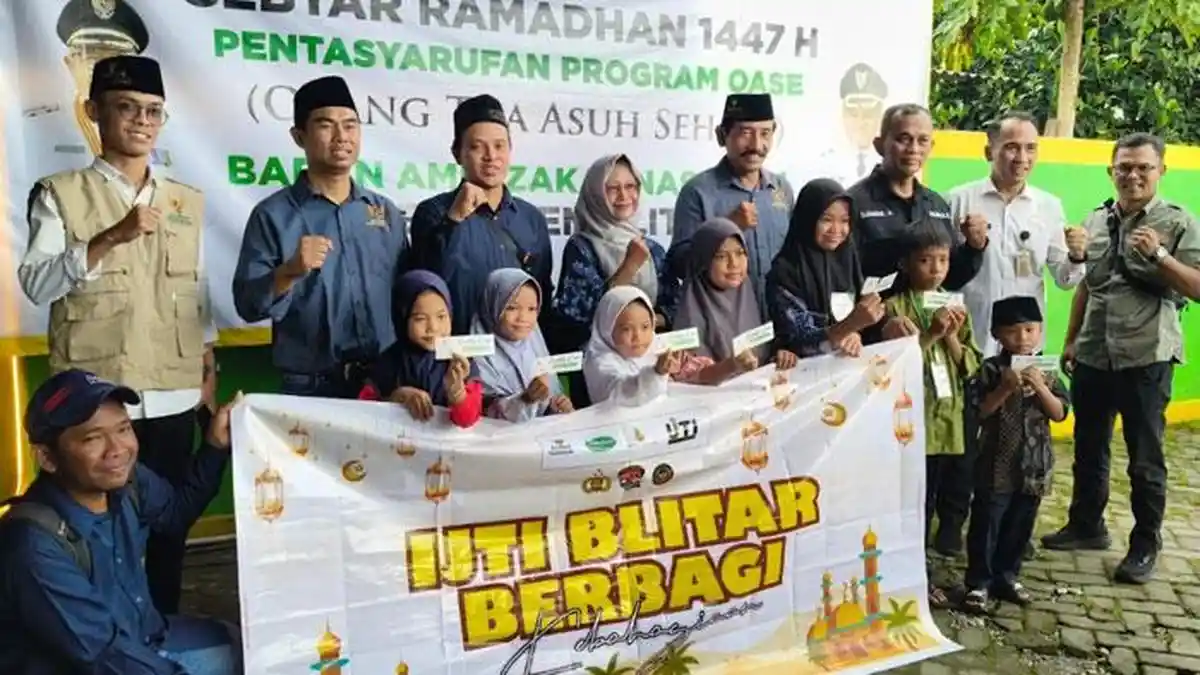 Bareng Baznas, IJTI Blitar Raya Ajak 100 Anak Yatim Piatu Belanja Baju Lebaran