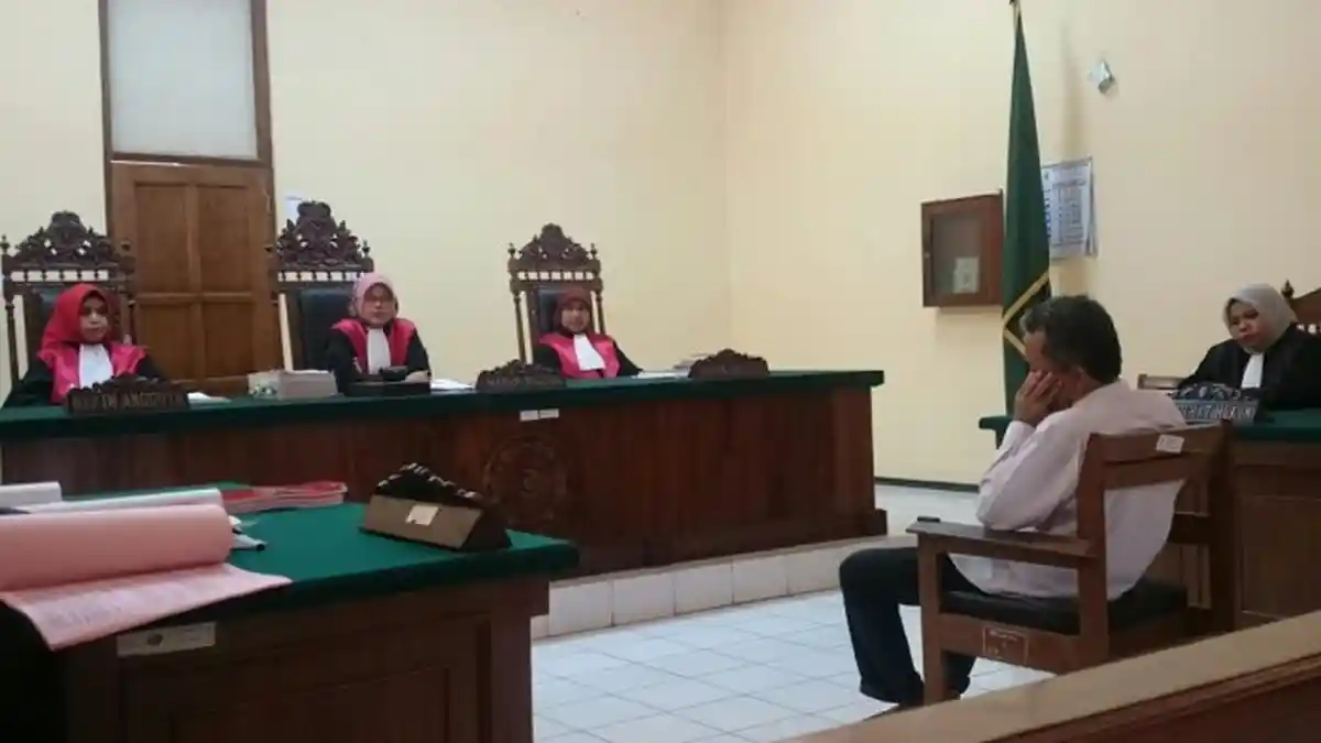 Penulis Buku Jokowi Undercover Hadapi Vonis, Inilah Dugaan Fitnah yang Ditulis Bambang Tri