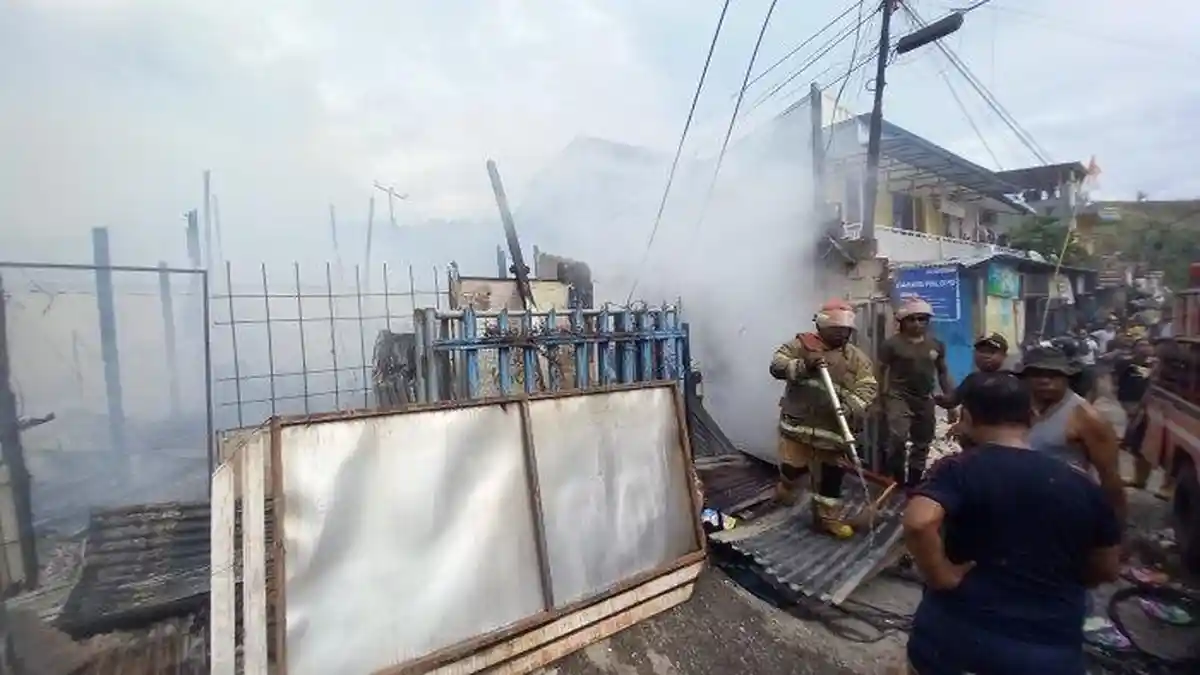 Kebakaran Hanguskan 9 Rumah di Waena, Diduga Gegara Korsleting Listrik