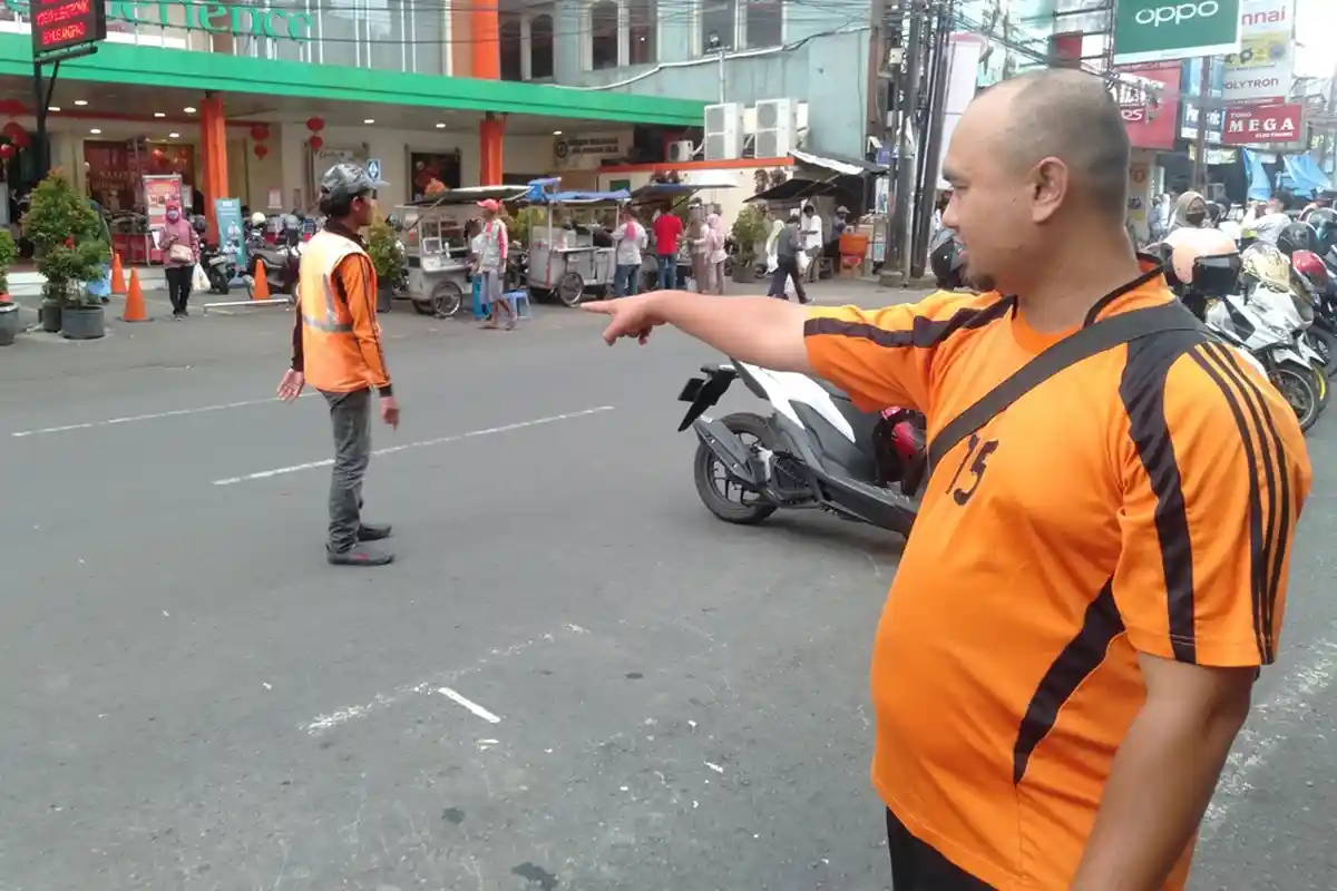 Detik-detik Balita Berlari ke Jalan Lalu Tertabrak dan Masuk ke Kolong Mobil, Ini Kata Saksi Mata