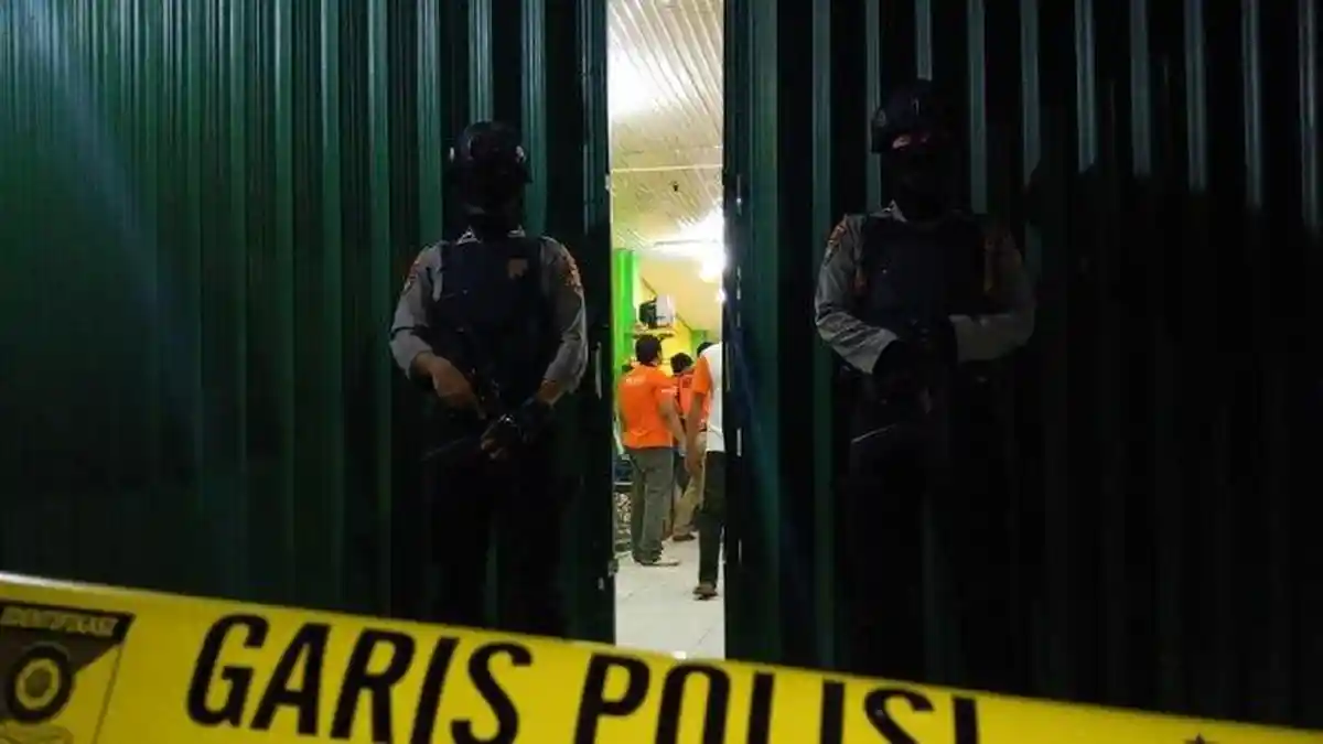 Densus 88 Tangkap Terduga Teroris Diduga Terkait Penusukan Wiranto, Ada Jaket Bertulis ISIS