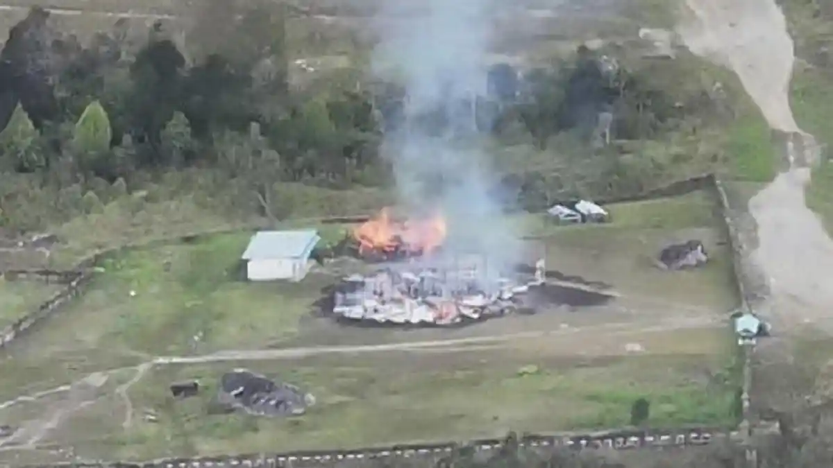 Ngamukk, Anggota KKB Papua  Bakar 4 Bangunan, Dipicu Istri Selingkuh