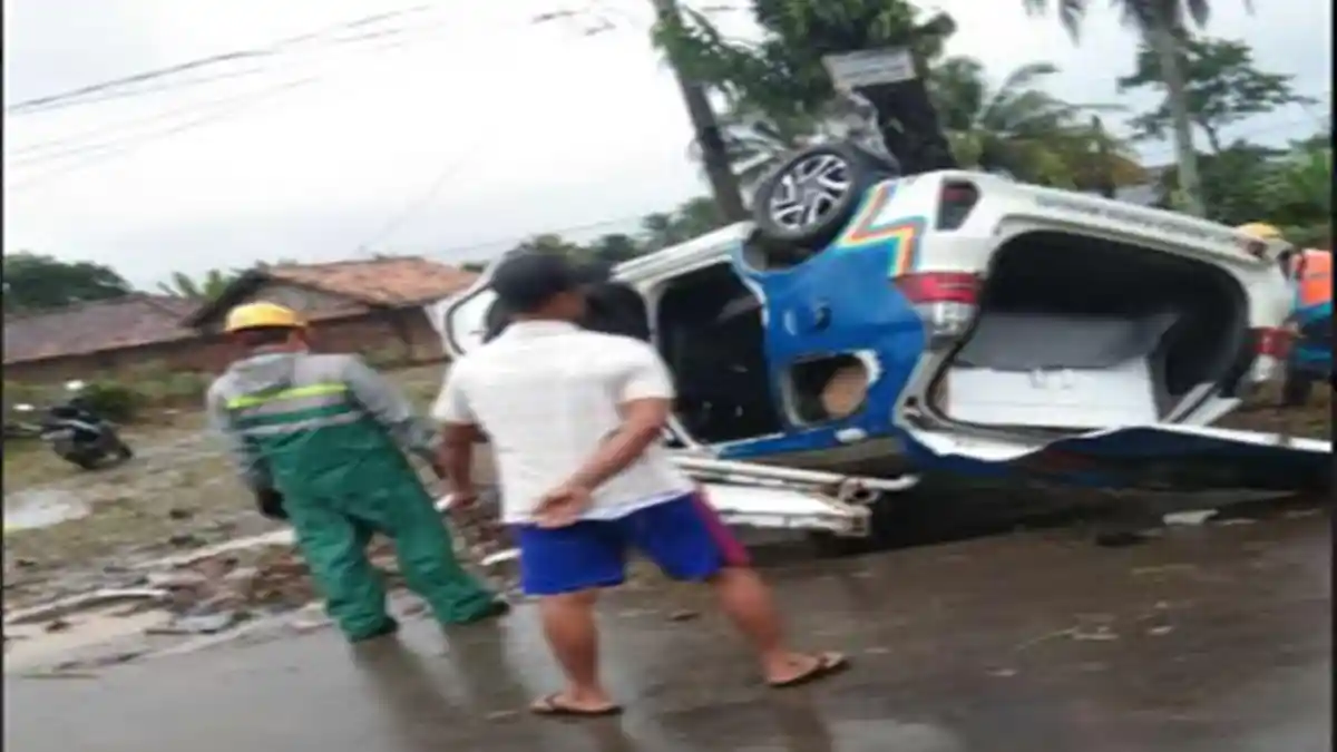 Mobil Operasional PLN Kecelakaan di Lubuklinggau, Kondisi Terbalik Ringsek Depan  Belakang