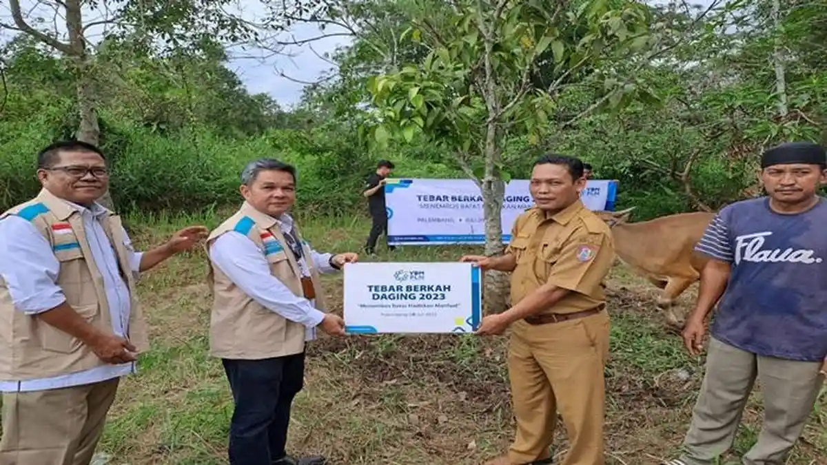 PLN UID S2JB dan YBM Tebar Berkah Daging Kepada Masyarakat Banyuasin