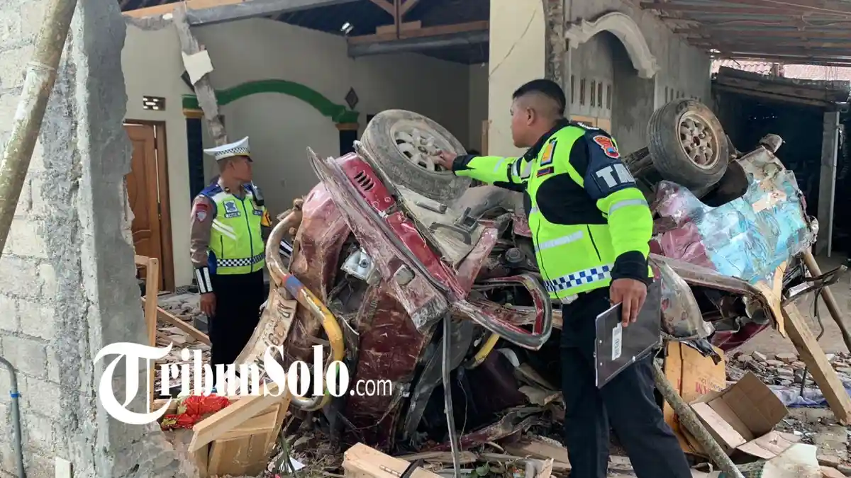 Kronologi Mobil Carry Terjun ke Rumah Warga Wonogiri Jateng, Sempat Mogok 