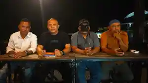 MS-bersama-tim-kuasa-hukum-dalam-konferensi-pers.jpg
