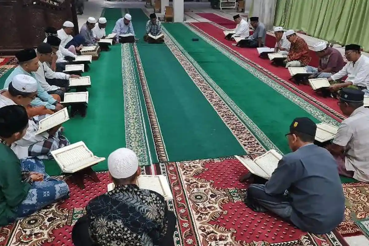 Warga Kemukiman Gampong Lhang Pidie Ikut Pengajian Seusai Subuh, Remaja Tadarus Hingga Sahur