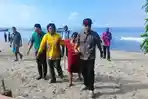 evakuasi-penderita-gangguan-jiwa-di-pantai-bahari-polman.jpg