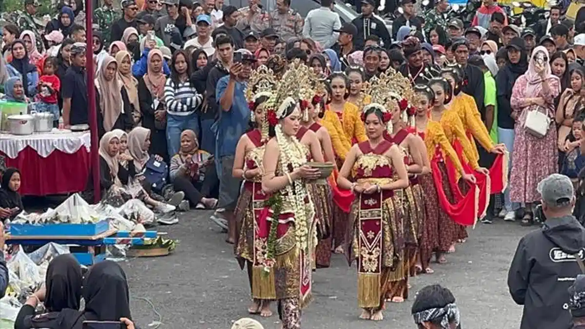 Simbol Pengorbanan dan Penyucian Alam, 10 Desa di Kediri Ikuti Larung ...
