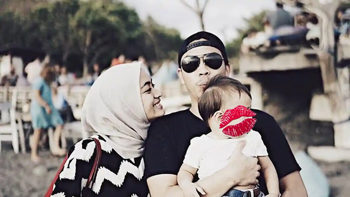 Anak Ayudia dan Ditto - Sekala Malah Putih Karena ke Pantai, Netizen: Ahh, Bayi Bule!