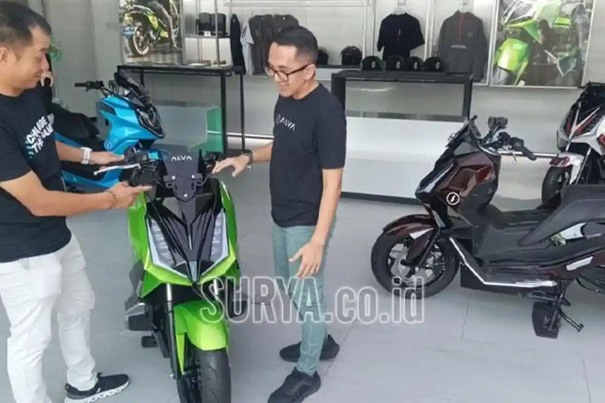 Dukung Eksistensi Kendaraan Listrik Roda Dua, ALVA Experience Center Resmi Hadir di Surabaya