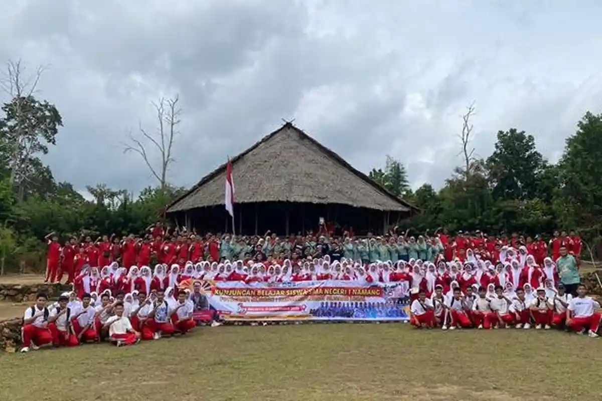 292 Siswa SMAN 1 Namang Kunjungi Permukiman Suku Mapur