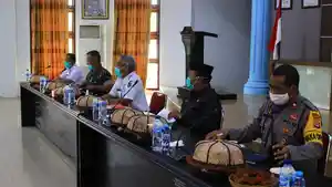 thorig-husler-dalam-rapat-bersama-forkopimda-di-aula.jpg