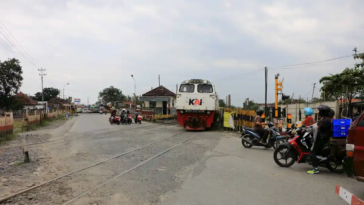 Waspada, 24 Perlintasan Kereta Api di Karanganyar Tanpa Palang Pintu dan Rawan Kecelakaan