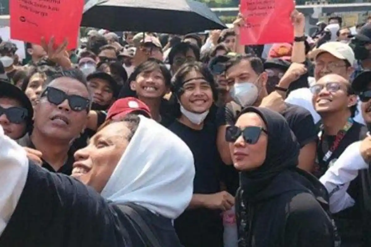 Momen Para Artis Ikut Demo Tolak RUU Pilkada di Gedung DPR RI, Diteriaki Luar Biasa Karena Bergabung