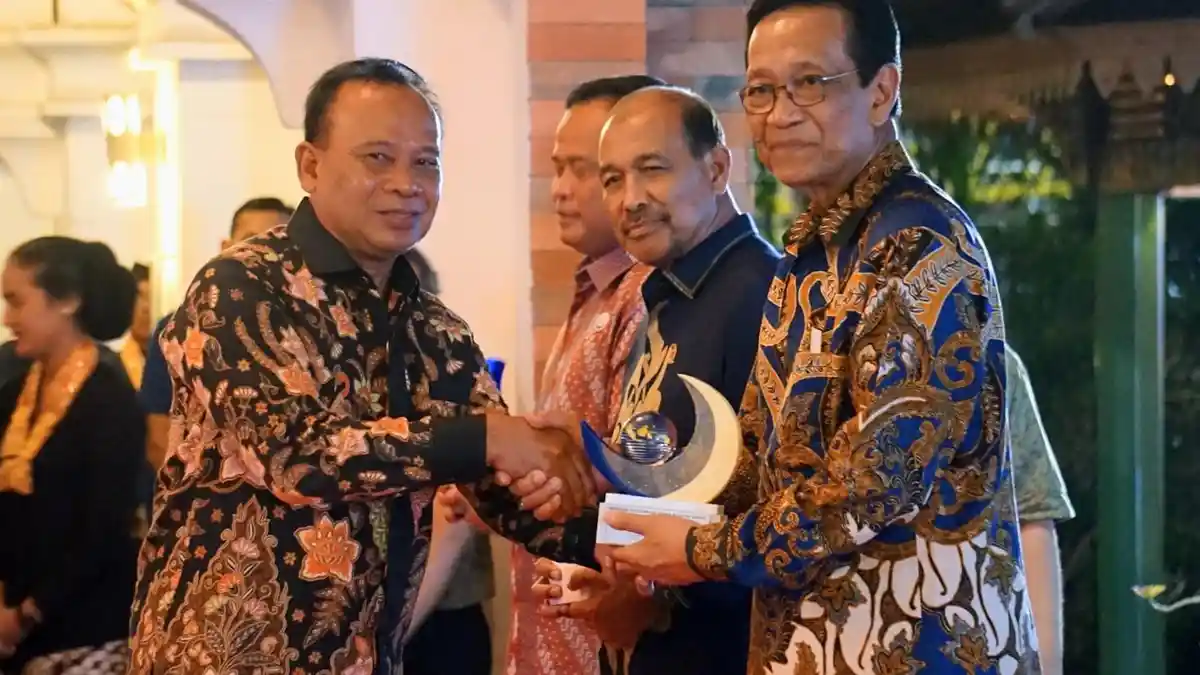 Sri Sultan Hamengku Buwono X Raih Penghargaan Inisiator Kebijakan Pembangunan Maritim