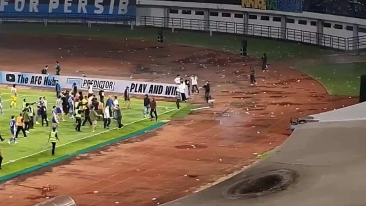 Bobotoh Bikin Persib Bandung Rugi Besar hingga Miliaran, Eko Maung: Denda Terbesar tapi Setimpal
