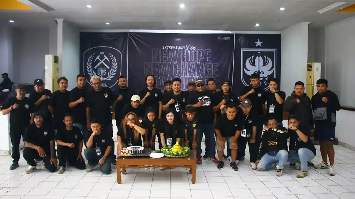 Dukung PSIS Semarang Lawan Bhayangkara FC, Extreme Boys Sajikan Warna Berbeda