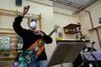 Alunan Musik dari Instrumen Bahan Daur Ulang