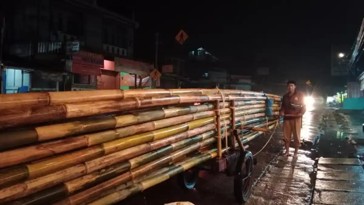 Kisah Serumpun Keluarga dari Sumedang, Puluhan Tahun Jualan Bambu dengan Jalan Kaki Puluhan Kilo