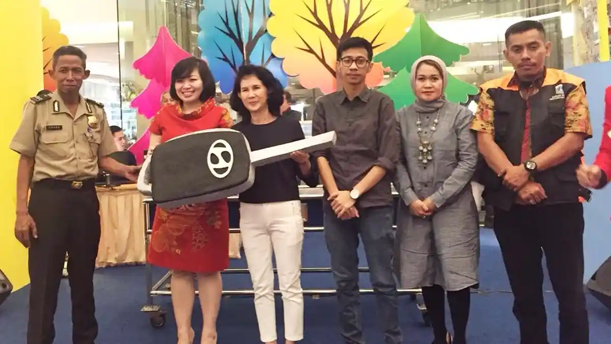 Dua Unit Hyundai Sante Fe Pulang Bersama Pengunjung Mal Taman Anggrek