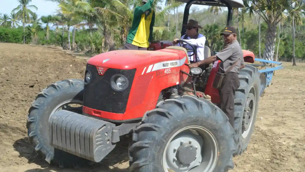 Bupati Malaka Balik Lahan Untuk Masyarakat Di Desa Wekmurak
