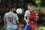 bruno-fernandes-kiri-dan-thiago-alcantara-kanan.jpg