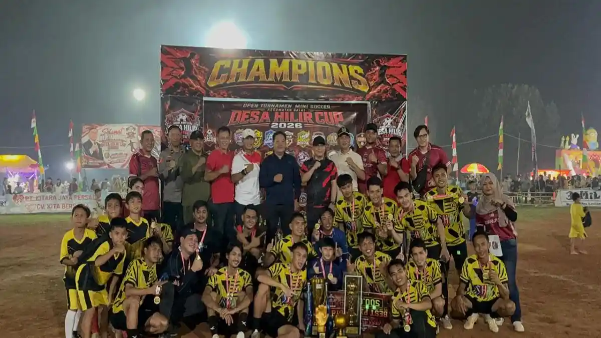 Anggota DPR RI Paolus Hadi Tutup Turnamen Mini Soccer, Kopi Saring FC ...