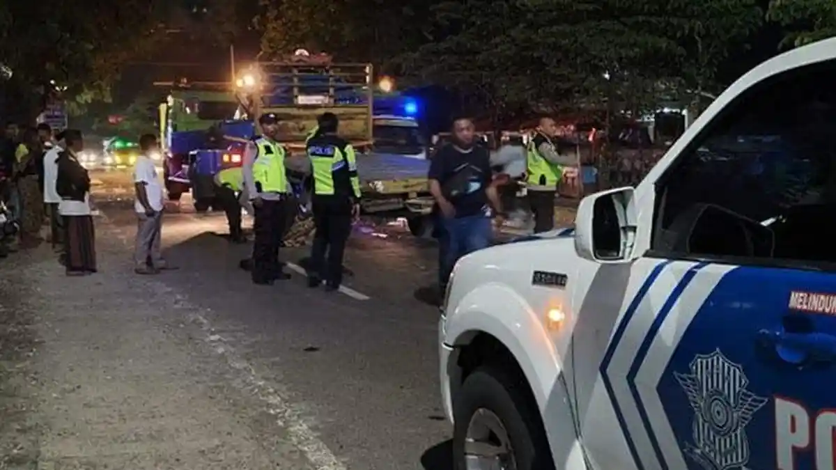 Bus dan Dua Truk Terlibat Kecelakaan Beruntun di Bojonegoro, Sopir Terjepit Kabin yang Ringsek Parah