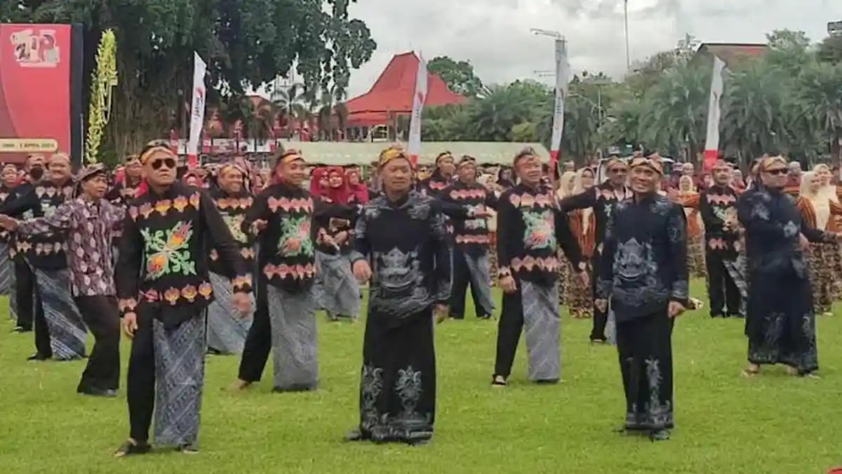 Pimpinan dan Anggota DPRD Kota Blitar Ikuti Upacara Peringatan Hari Jadi ke-118 Kota Blitar
