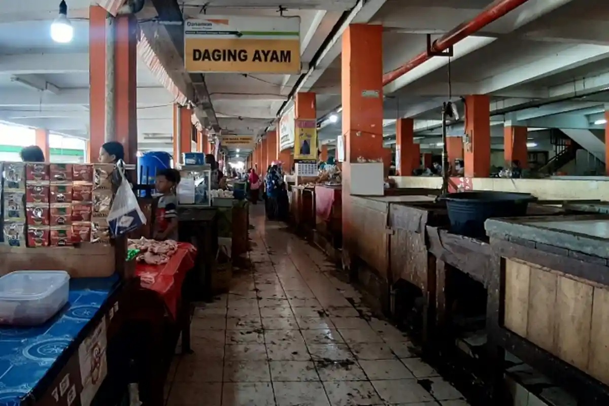Pedagang Daging Ayam Negeri Pasar Projo Ambarawa Mogok Jualan, Harga Melambung Tak Terkebdali