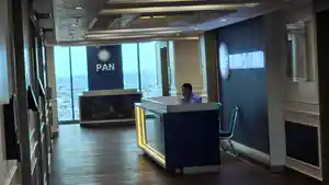 uya-kuya-belum-ngantor-di-ruangannya.jpg