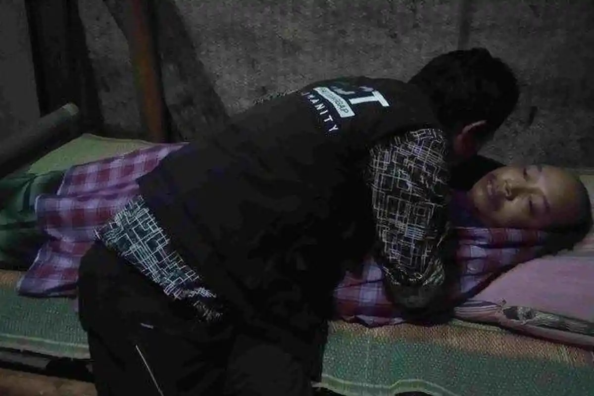 10 Tahun Hanya Terbaring & Tak Pernah Bicara, Ini Kisah Pilu Suroto, Rambut Gimbal Jadi Bantal