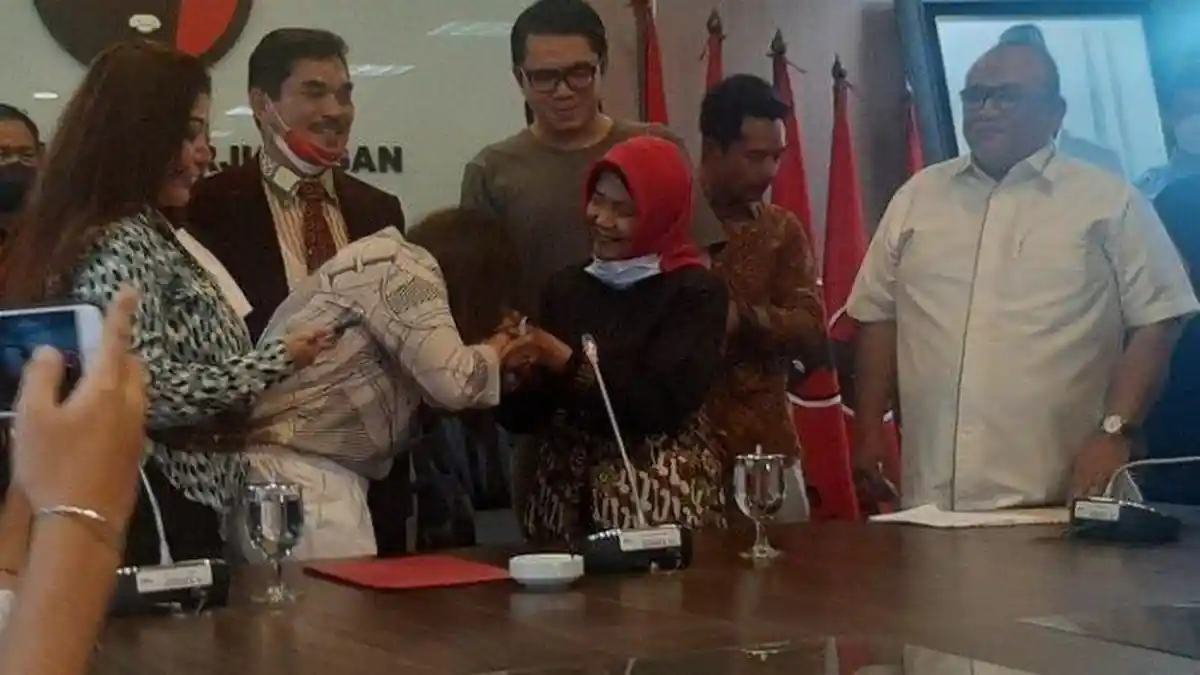 Cekcok Ibunda Arteria Dahlan-Anggiat Pasaribu yang Berakhir Damai