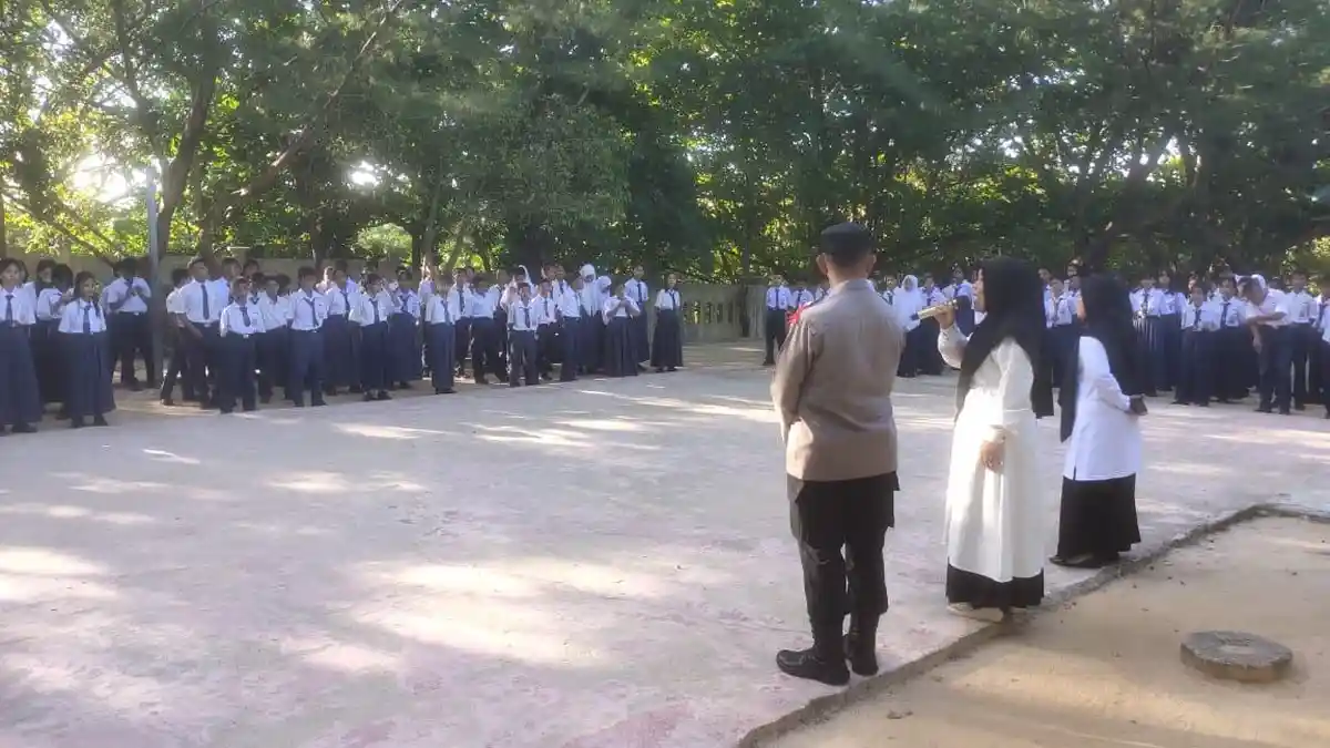 Minimalisir Kenakalan Remaja, Kasat Binmas Polres Sibolga Police Goes To School ke SMPN 7