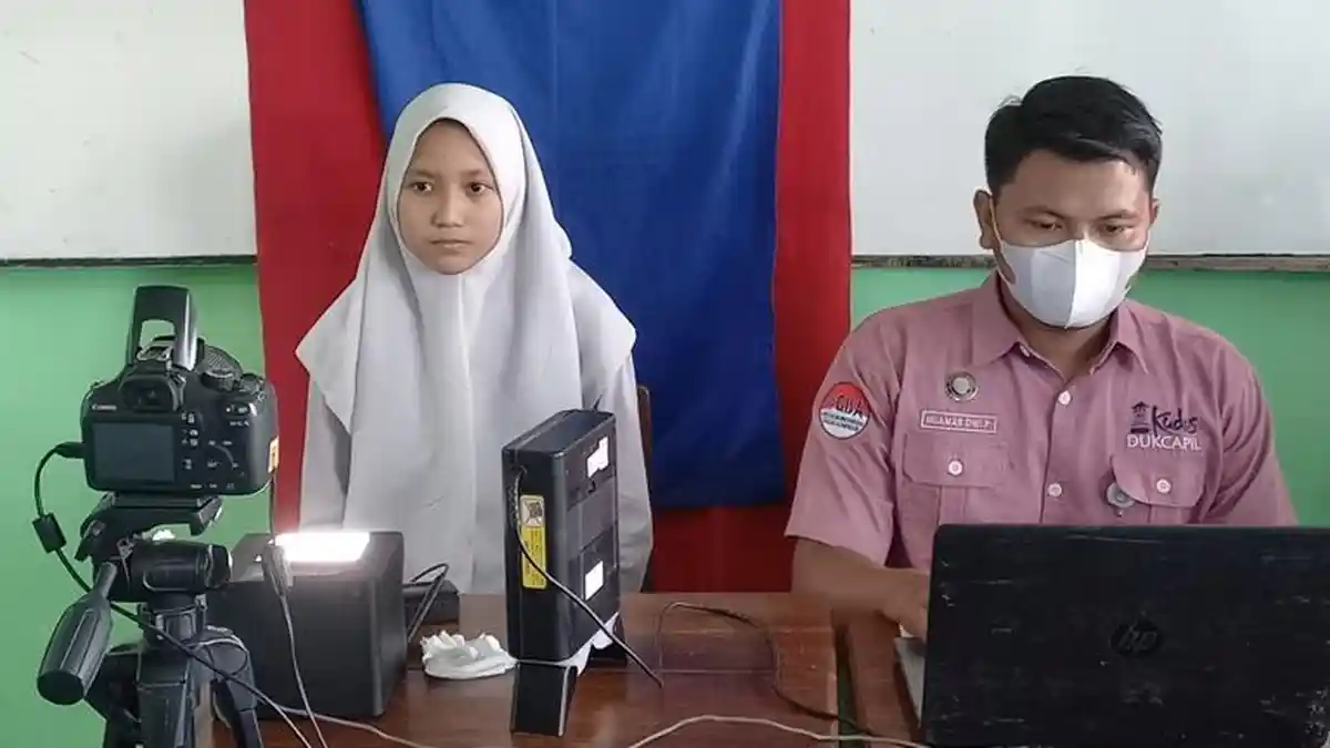 Jelang Pemilu 2024, Disdukcapil Kudus Jemput Bola Rekam e-KTP ke SMA