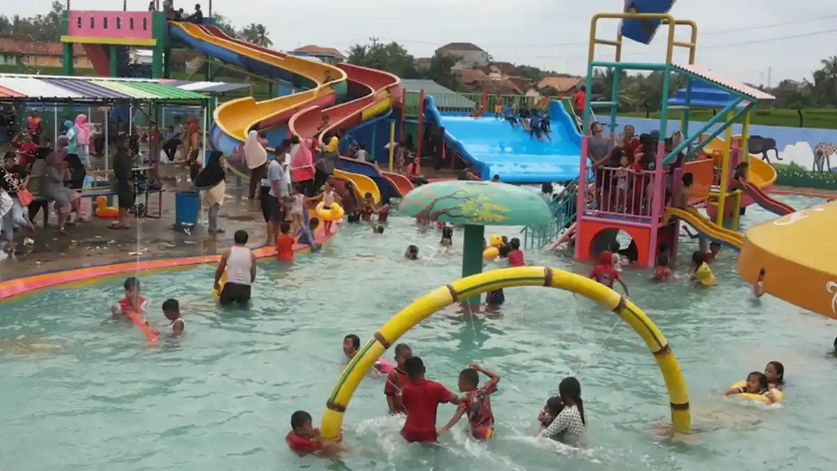 Kolam Renang dan Water Boom Jadi Tujuan Rekreasi Warga Pringsewu