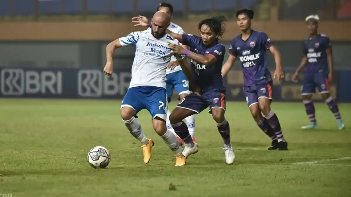 Robert Alberts Pelatih Persib Bandung Tidak Khawatir Strikernya Belum Cetak Gol