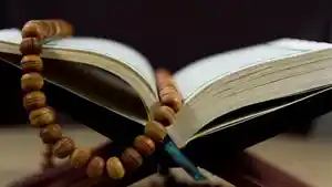 Ilustrasi-Al-Quran-dan-Tasbih-untuk-berdoa-umat-Islam.jpg