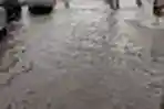 Mobil Terobos Genangan Banjir Jalan S Parman
