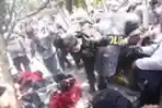Demo Mahasiswa Tolak Revisi RUU KPK Bentrok