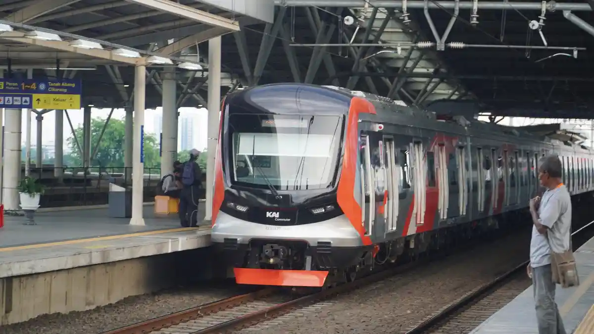 QRIS Tap Diterapkan, Pengguna KRL Cukup Tempelkan Ponsel di Gate ...