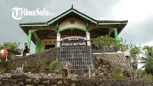Masjid-Tiban-Gunung-Cilik.jpg